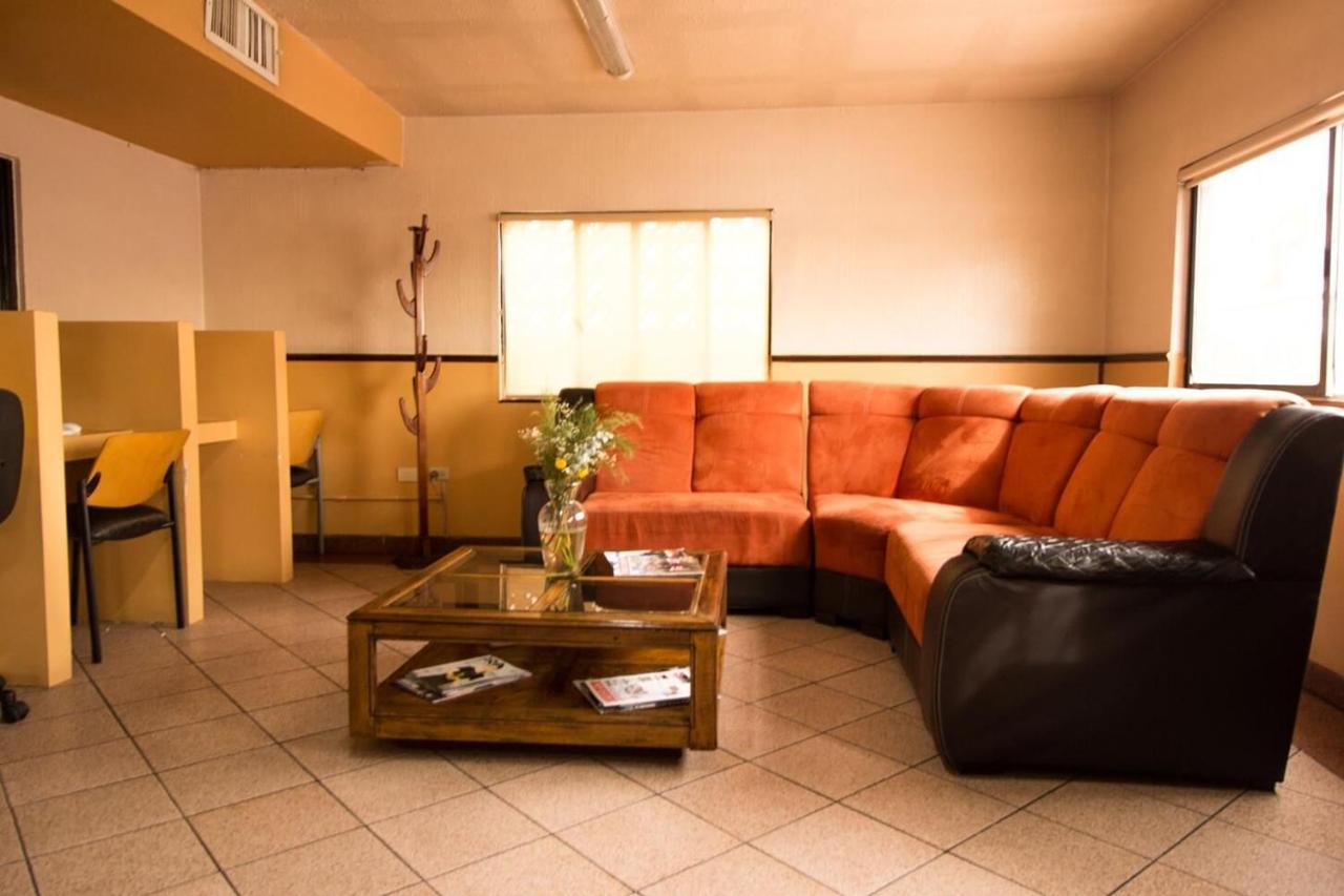 Hotel&Suites Marrod Chihuahua Buitenkant foto