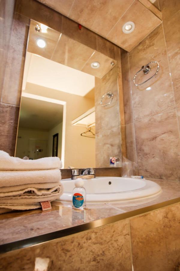 Hotel&Suites Marrod Chihuahua Buitenkant foto